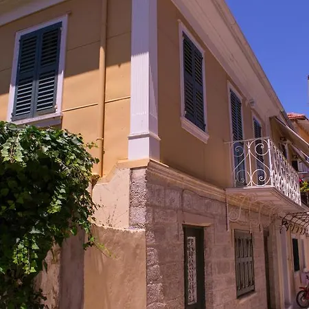 Beautiful Traditional - πανέμορφο παραδοσιακό αρχοντικό Holiday home *